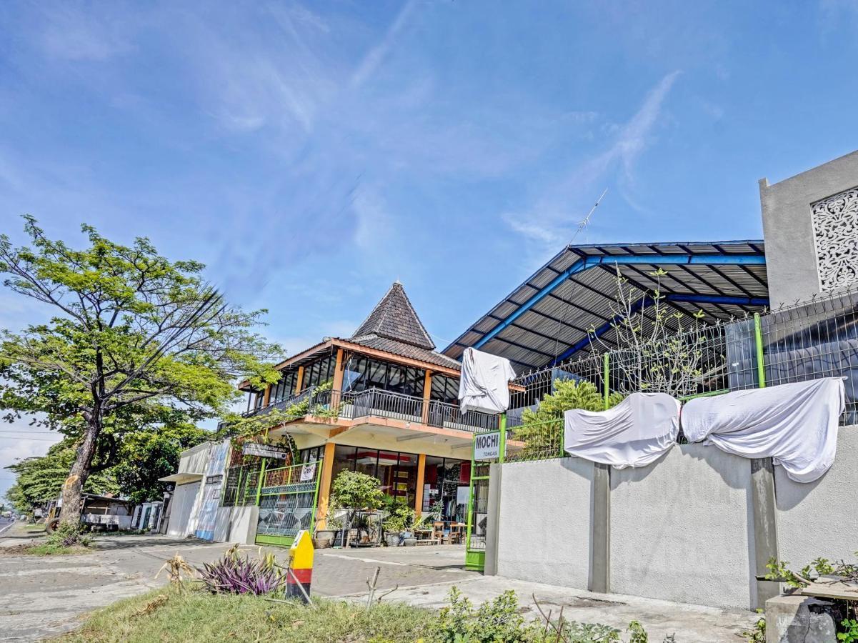 Oyo 90943 Mochi 88 Homestay Probolinggo Extérieur photo