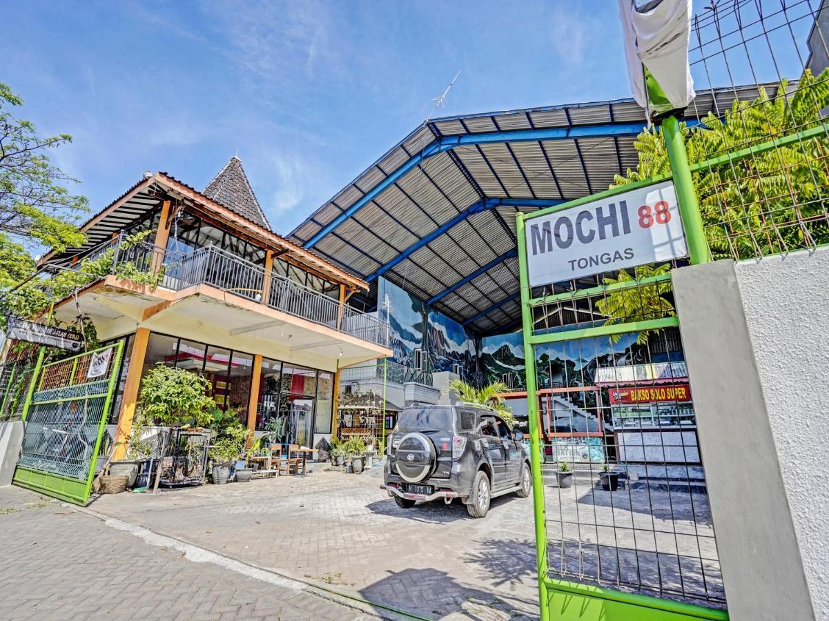 Oyo 90943 Mochi 88 Homestay Probolinggo Extérieur photo