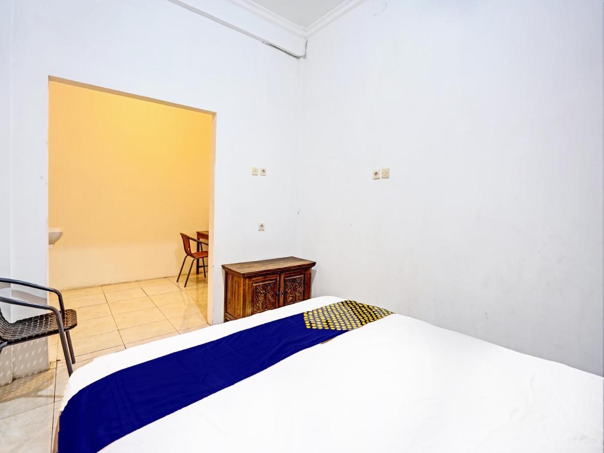 Oyo 90943 Mochi 88 Homestay Probolinggo Extérieur photo