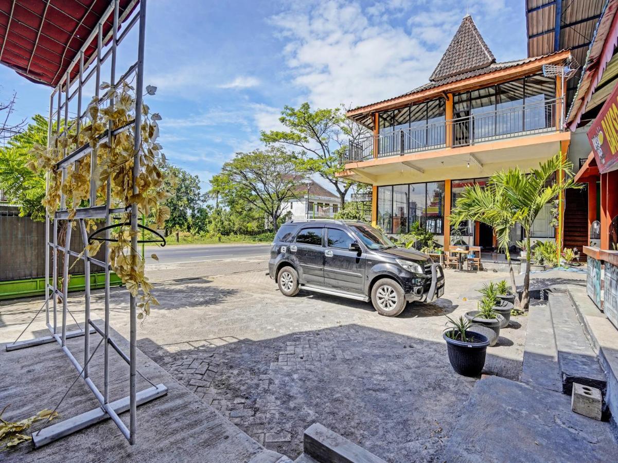 Oyo 90943 Mochi 88 Homestay Probolinggo Extérieur photo
